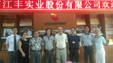 在香港，销售每三只冰鲜鸡就有两只是江丰出品，但中国大陆的市场更大，这次找PG电子合作就是要打开家门口的市场。PG电子团队开局便签约虎艳芬作江丰代言，我们对接下来的合作充满信心。